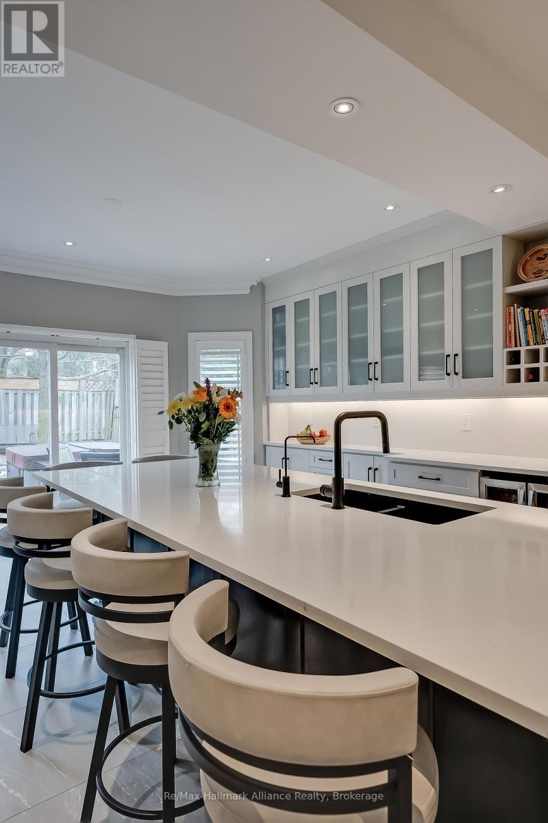 2069 Nipigon Drive, Oakville, Ontario  L6H 4G3 - Photo 15 - W12971272