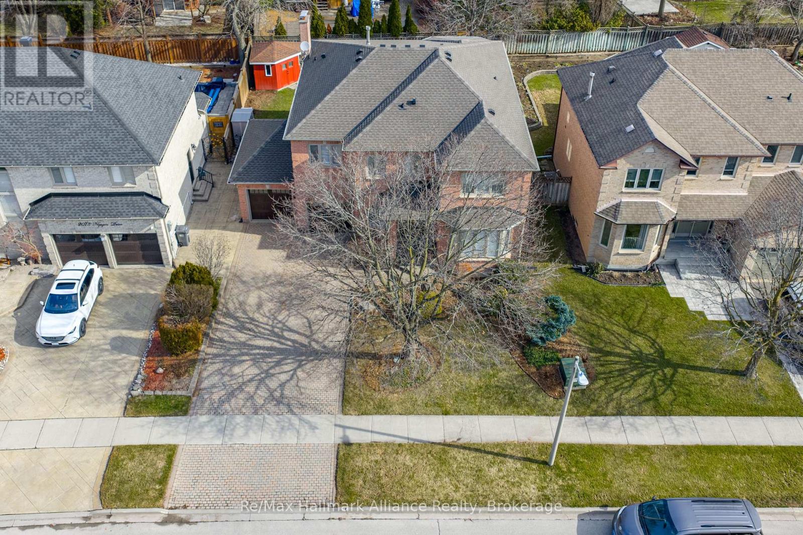 2069 Nipigon Drive, Oakville, Ontario  L6H 4G3 - Photo 4 - W12971272