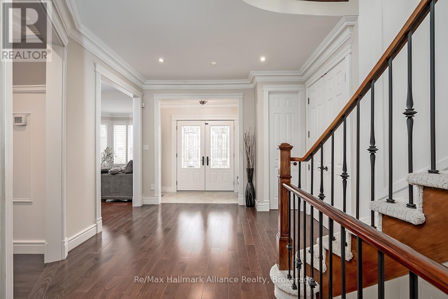 2069 Nipigon Drive, Oakville, Ontario  L6H 4G3 - Photo 7 - W12971272