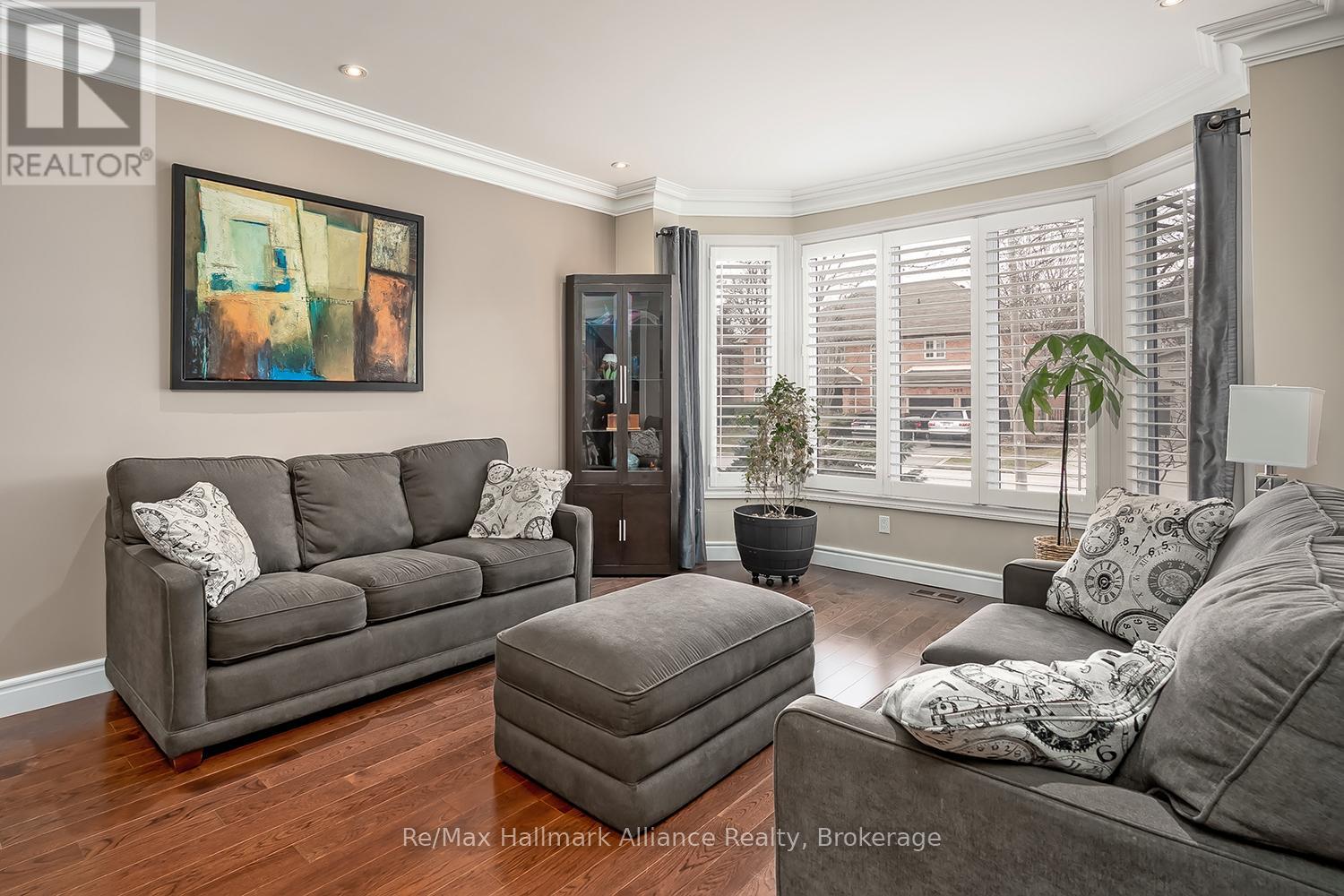 2069 Nipigon Drive, Oakville, Ontario  L6H 4G3 - Photo 8 - W12971272