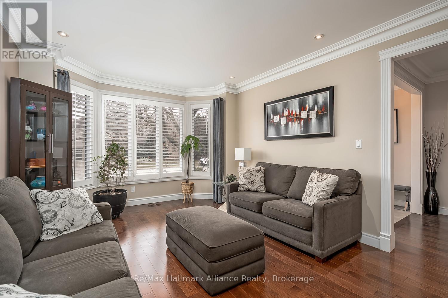 2069 Nipigon Drive, Oakville, Ontario  L6H 4G3 - Photo 9 - W12971272