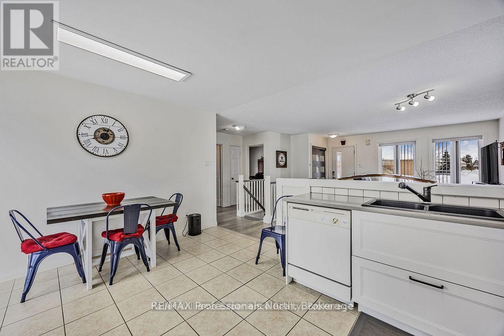 66 Coleman Drive, Barrie (Edgehill Drive), Ontario  L4N 0N9 - Photo 11 - S12971284