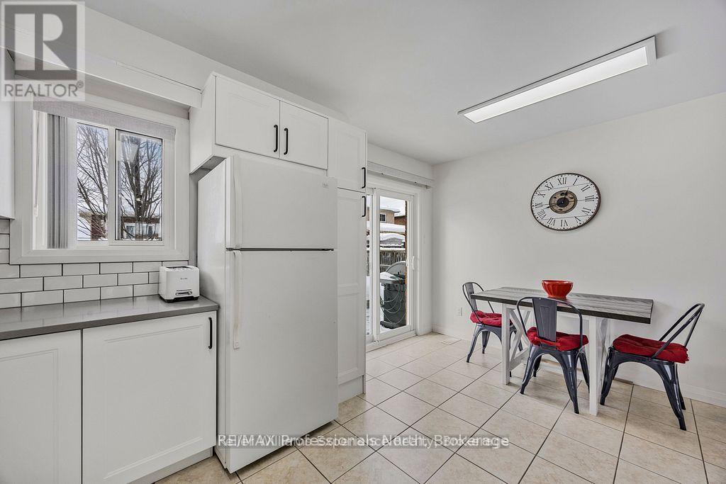 66 Coleman Drive, Barrie (Edgehill Drive), Ontario  L4N 0N9 - Photo 12 - S12971284