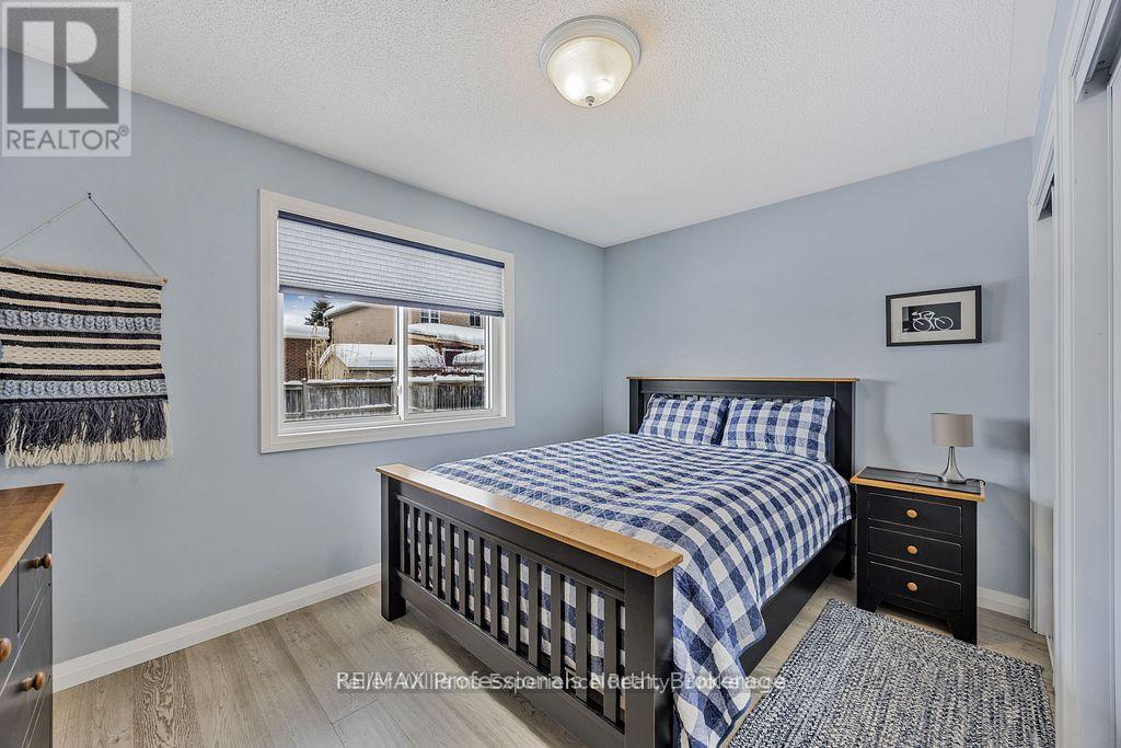 66 Coleman Drive, Barrie (Edgehill Drive), Ontario  L4N 0N9 - Photo 14 - S12971284