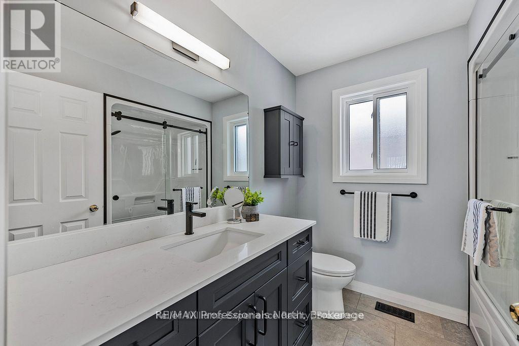 66 Coleman Drive, Barrie (Edgehill Drive), Ontario  L4N 0N9 - Photo 15 - S12971284