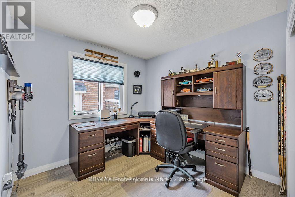 66 Coleman Drive, Barrie (Edgehill Drive), Ontario  L4N 0N9 - Photo 17 - S12971284