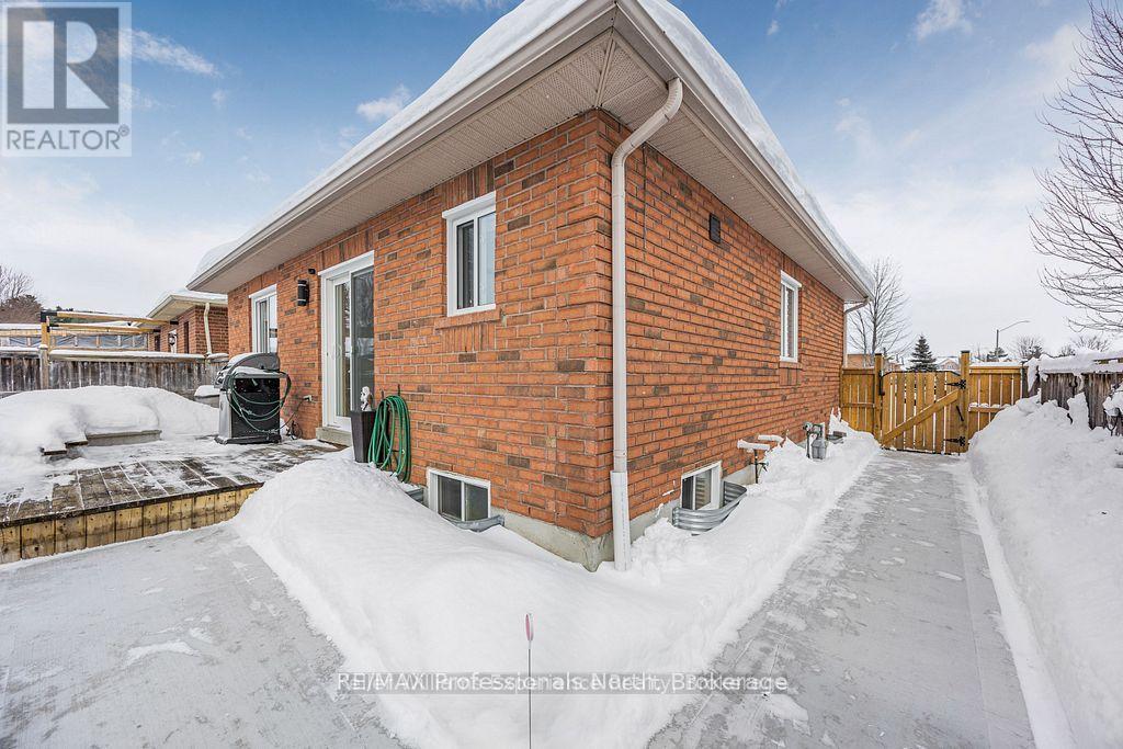 66 Coleman Drive, Barrie (Edgehill Drive), Ontario  L4N 0N9 - Photo 30 - S12971284