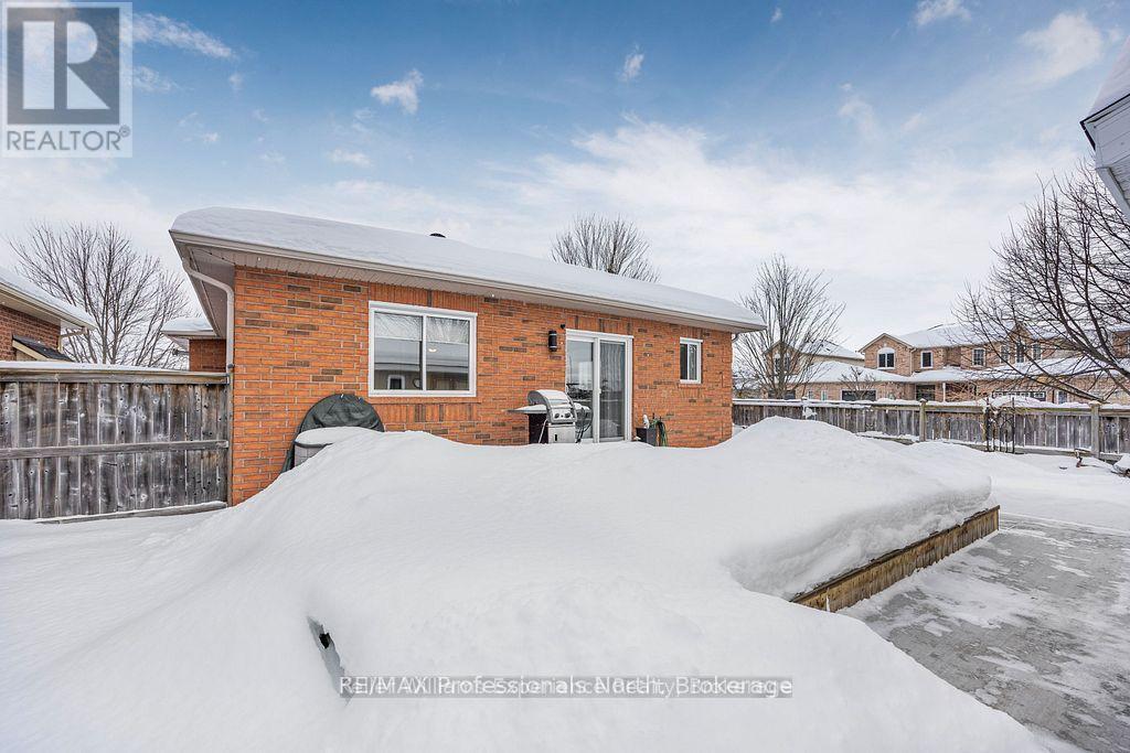 66 Coleman Drive, Barrie (Edgehill Drive), Ontario  L4N 0N9 - Photo 34 - S12971284