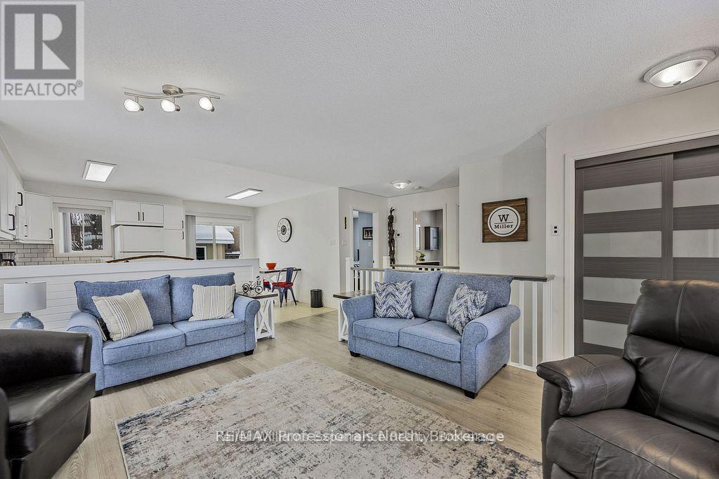 66 Coleman Drive, Barrie (Edgehill Drive), Ontario  L4N 0N9 - Photo 7 - S12971284