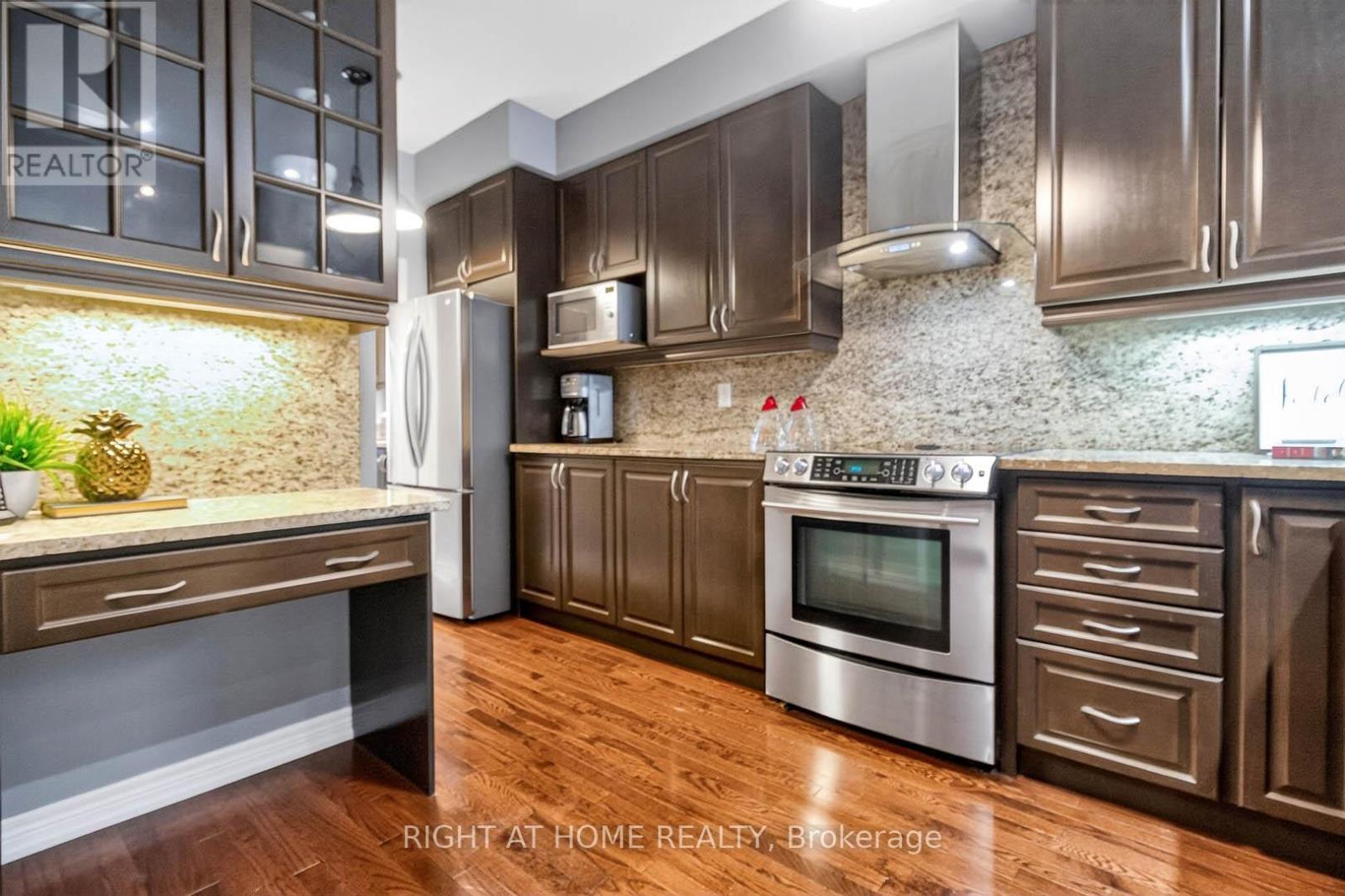 145 Louisbourg Way, Markham, Ontario  L6E 2A2 - Photo 9 - N12917516