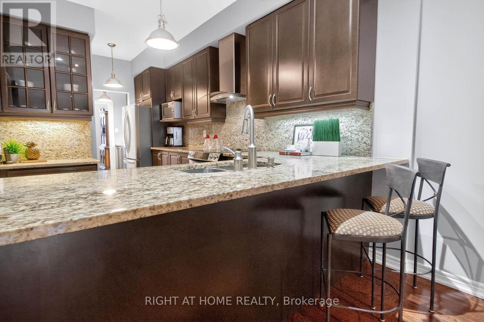 145 Louisbourg Way, Markham, Ontario  L6E 2A2 - Photo 8 - N12917516