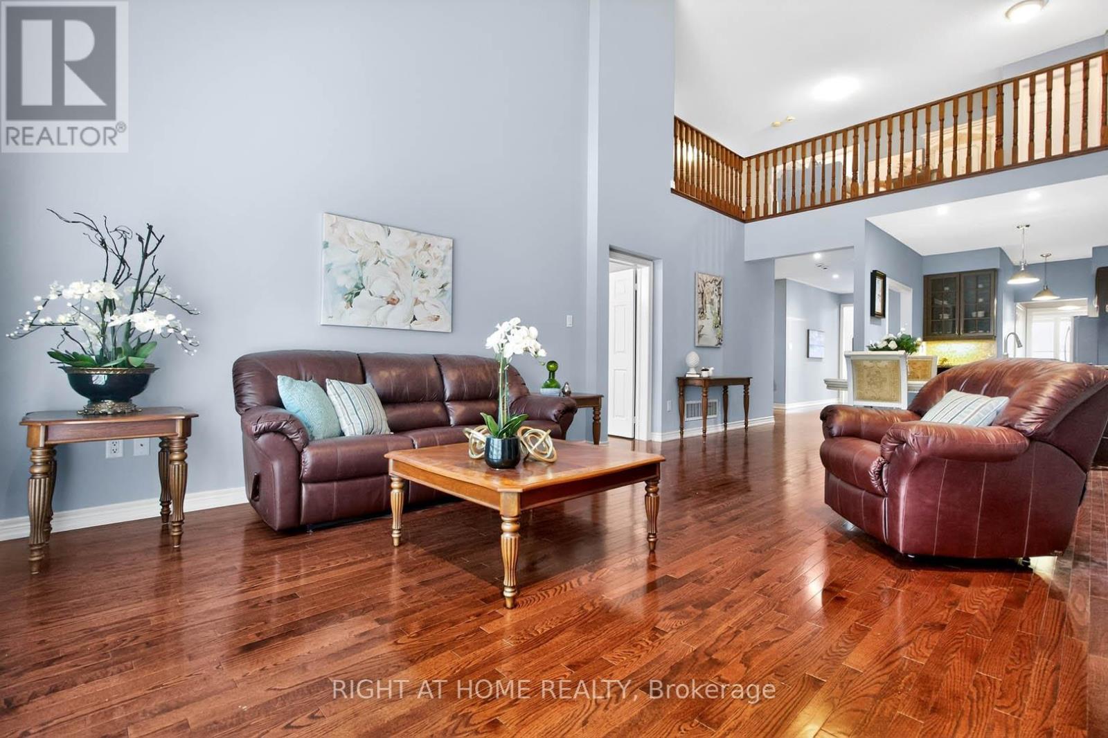 145 Louisbourg Way, Markham, Ontario  L6E 2A2 - Photo 4 - N12917516