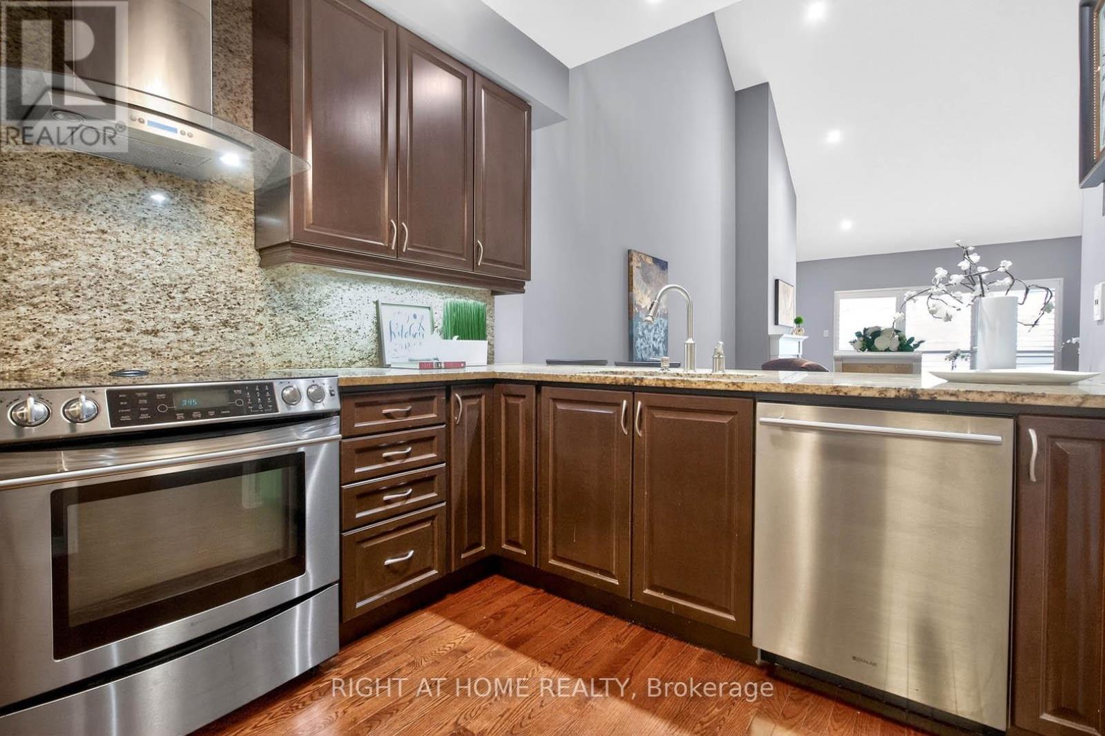 145 Louisbourg Way, Markham, Ontario  L6E 2A2 - Photo 11 - N12917516