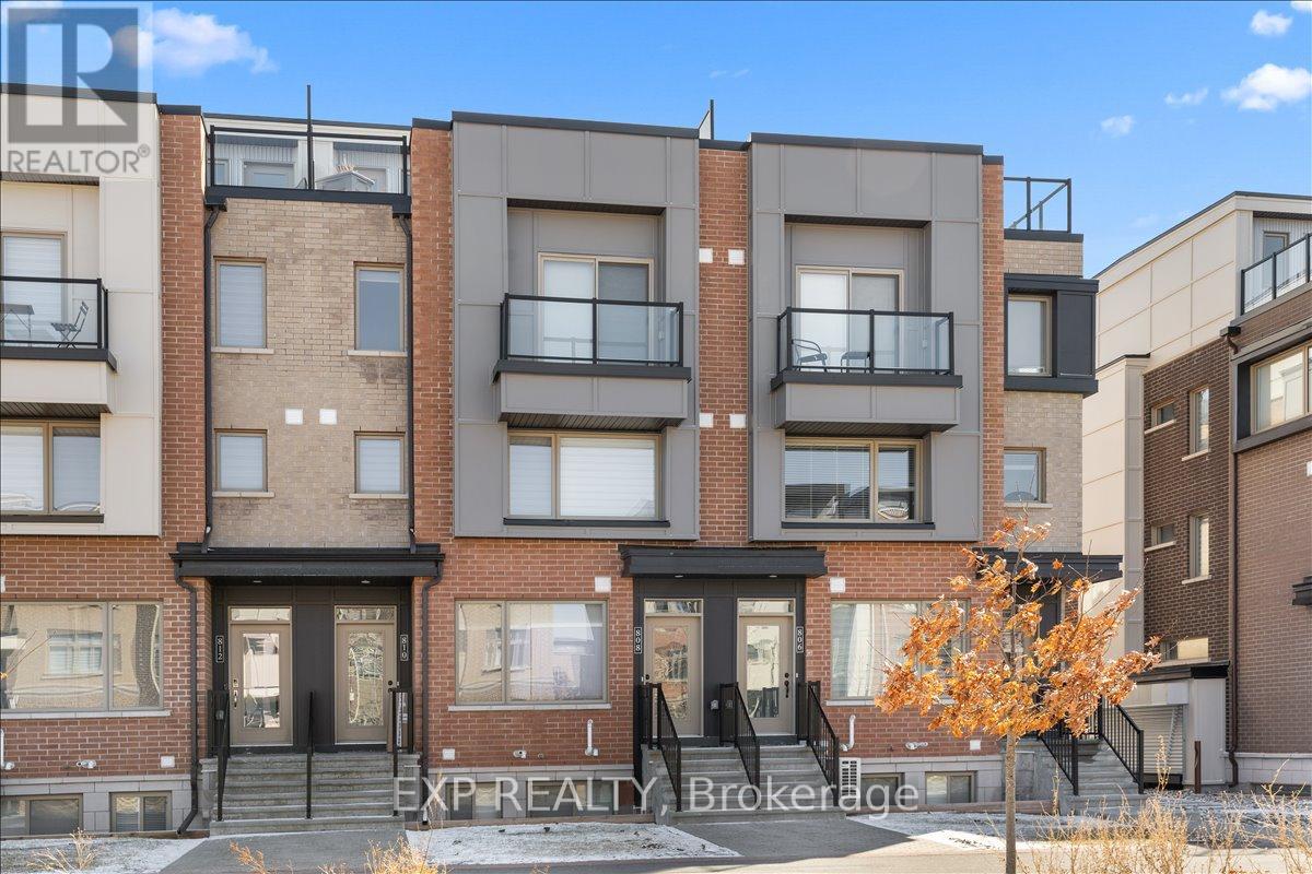 808 MIKINAK ROAD, Ottawa, Ontario