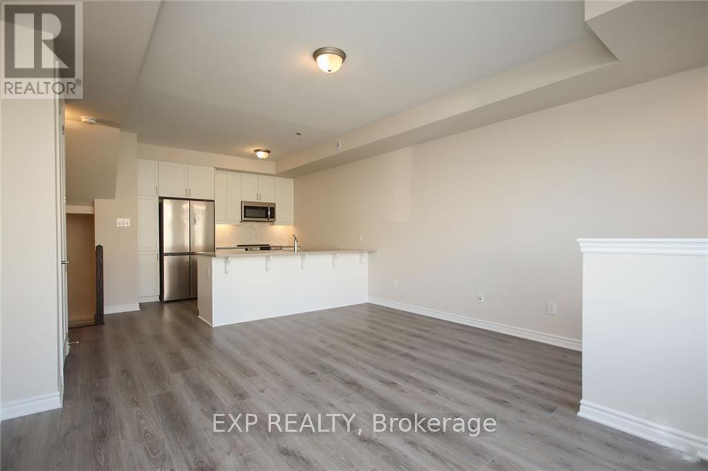 808 Mikinak Road, Ottawa, Ontario K1K 5A5 - Photo 6 - X12917922