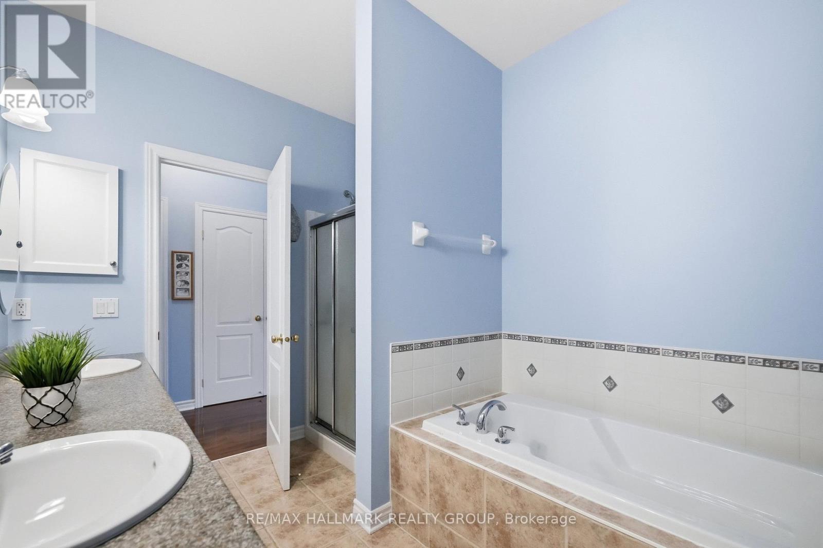 724 Long Point Circle, Ottawa, Ontario  K1T 4E9 - Photo 26 - X12927972