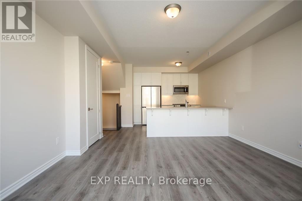 808 Mikinak Road, Ottawa, Ontario K1K 5A5 - Photo 5 - X12917922