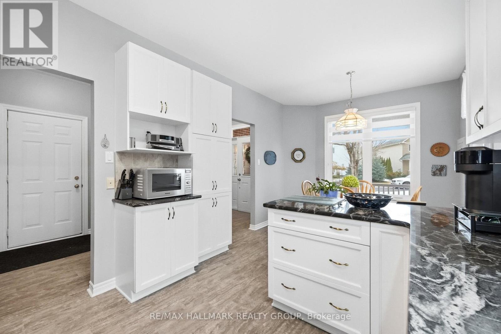 724 Long Point Circle, Ottawa, Ontario  K1T 4E9 - Photo 10 - X12927972