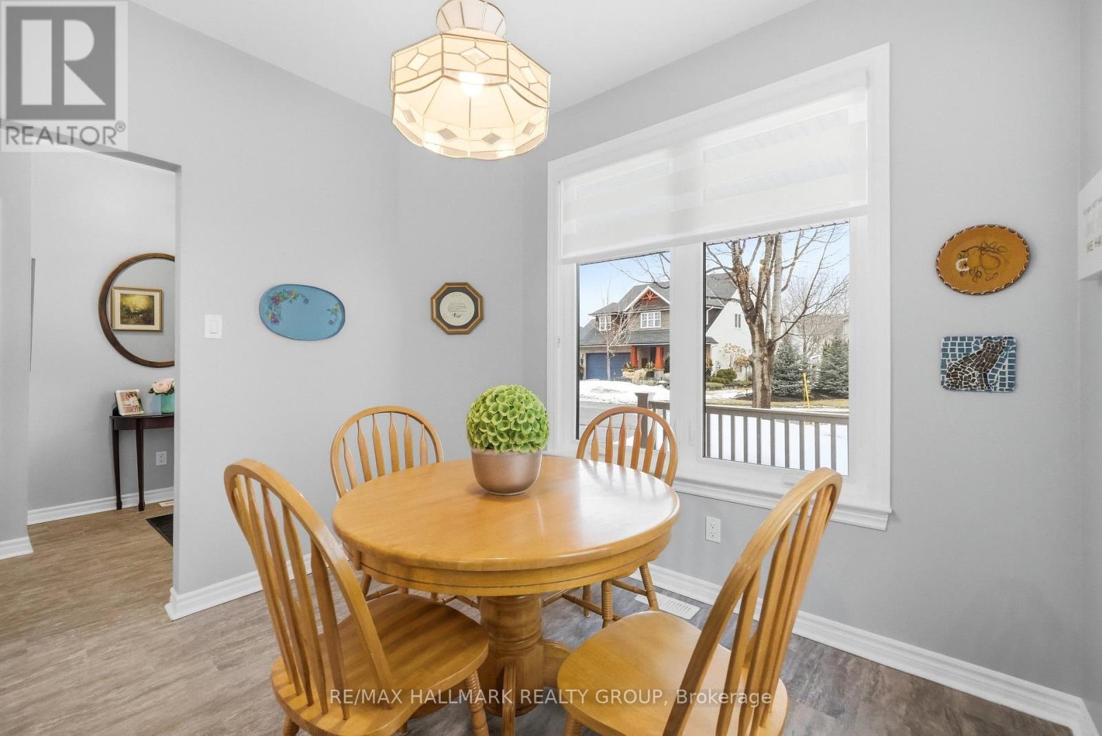 724 Long Point Circle, Ottawa, Ontario  K1T 4E9 - Photo 5 - X12927972