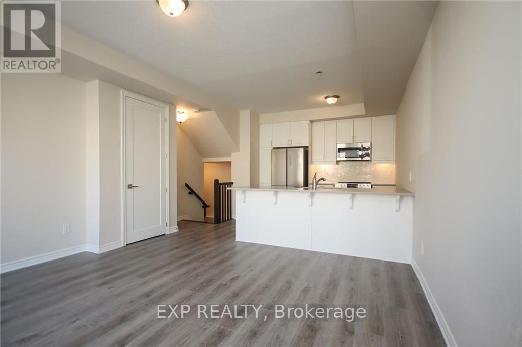 808 Mikinak Road, Ottawa, Ontario K1K 5A5 - Photo 7 - X12917922