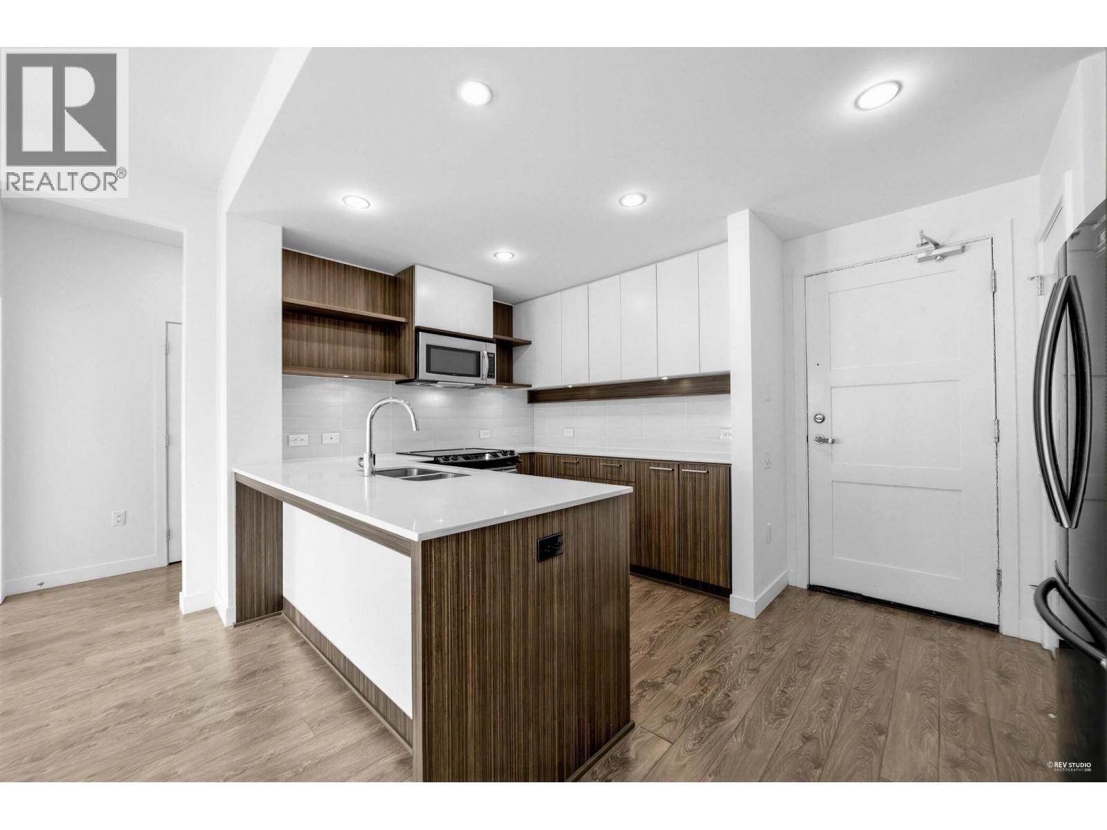 208 608 Como Lake Avenue, Coquitlam, British Columbia  V3J 0B2 - Photo 10 - R3108344