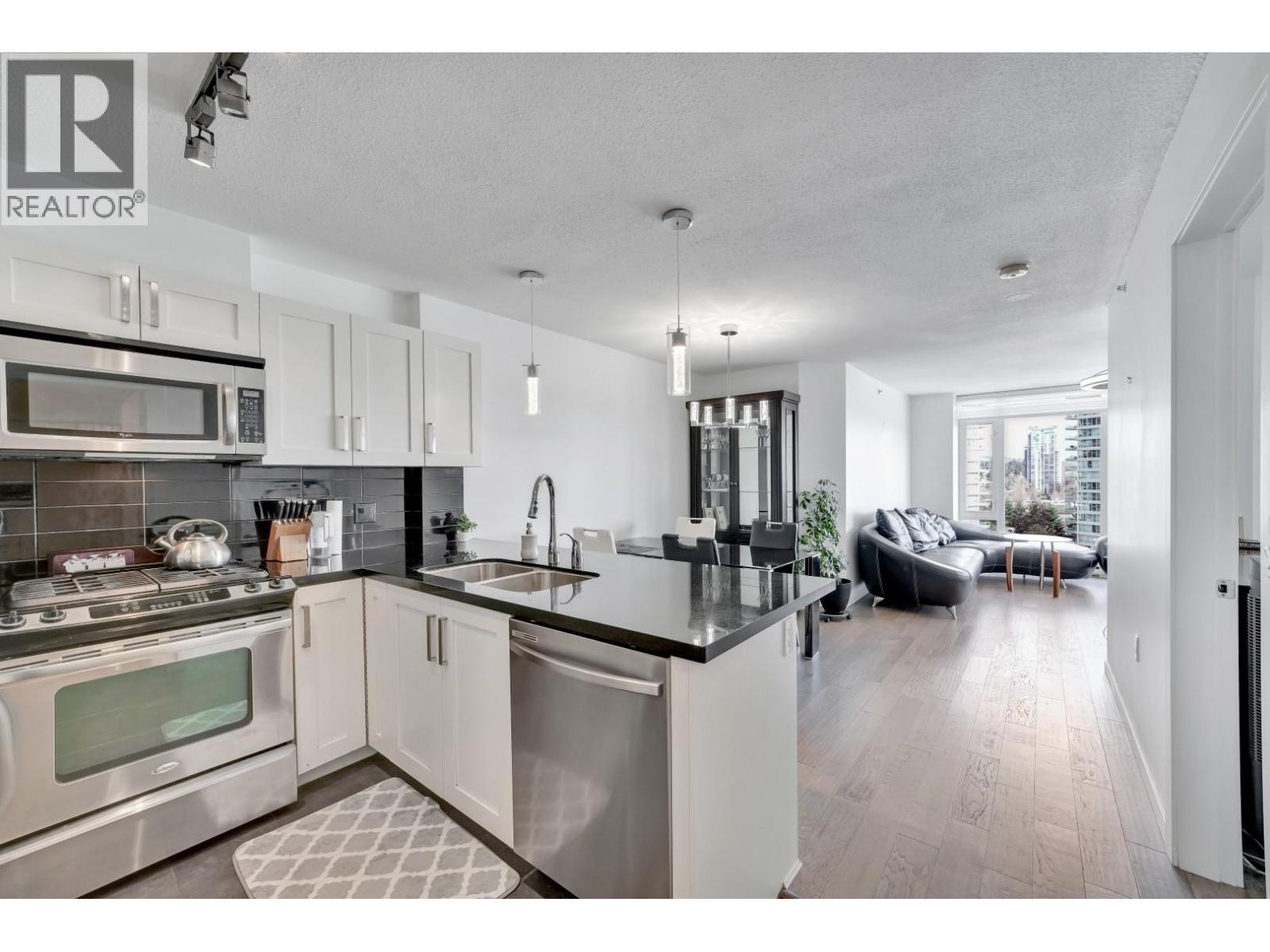 1106 2133 DOUGLAS ROAD, Burnaby, British Columbia