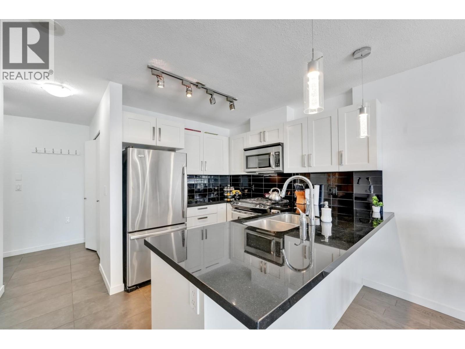 1106 2133 Douglas Road, Burnaby, British Columbia  V5C 0E9 - Photo 3 - R3108353