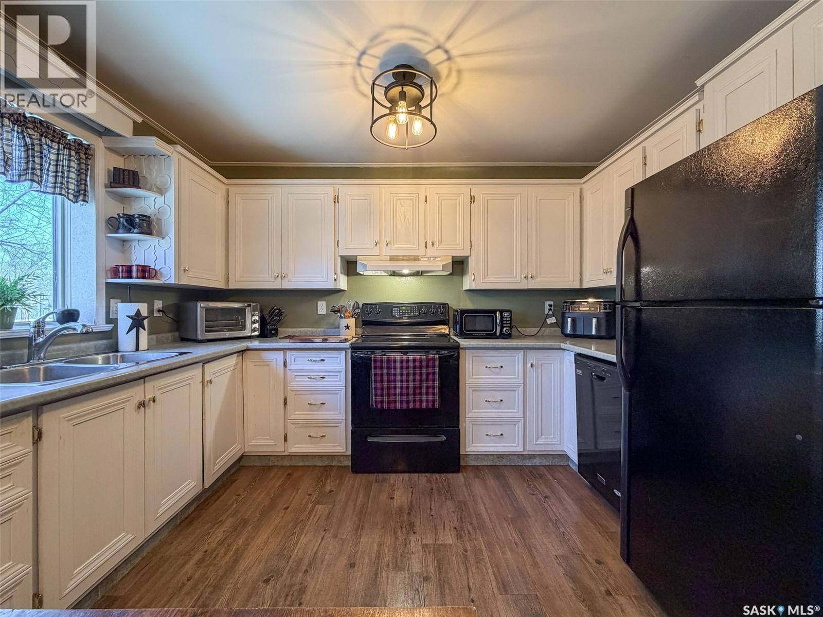 118 Cedar Avenue N, Eastend, Saskatchewan  S0N 0T0 - Photo 12 - SK032219