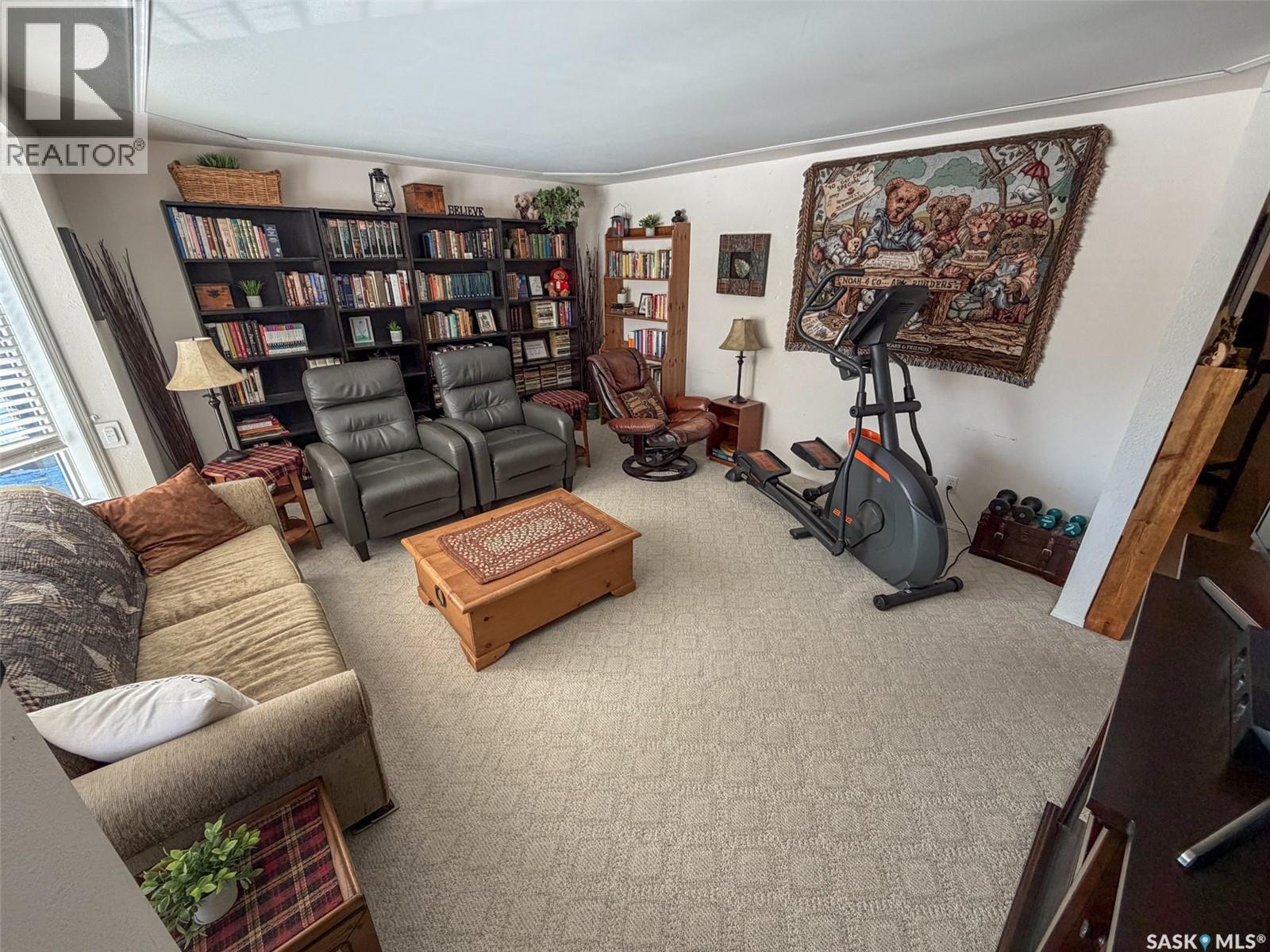 118 Cedar Avenue N, Eastend, Saskatchewan  S0N 0T0 - Photo 6 - SK032219