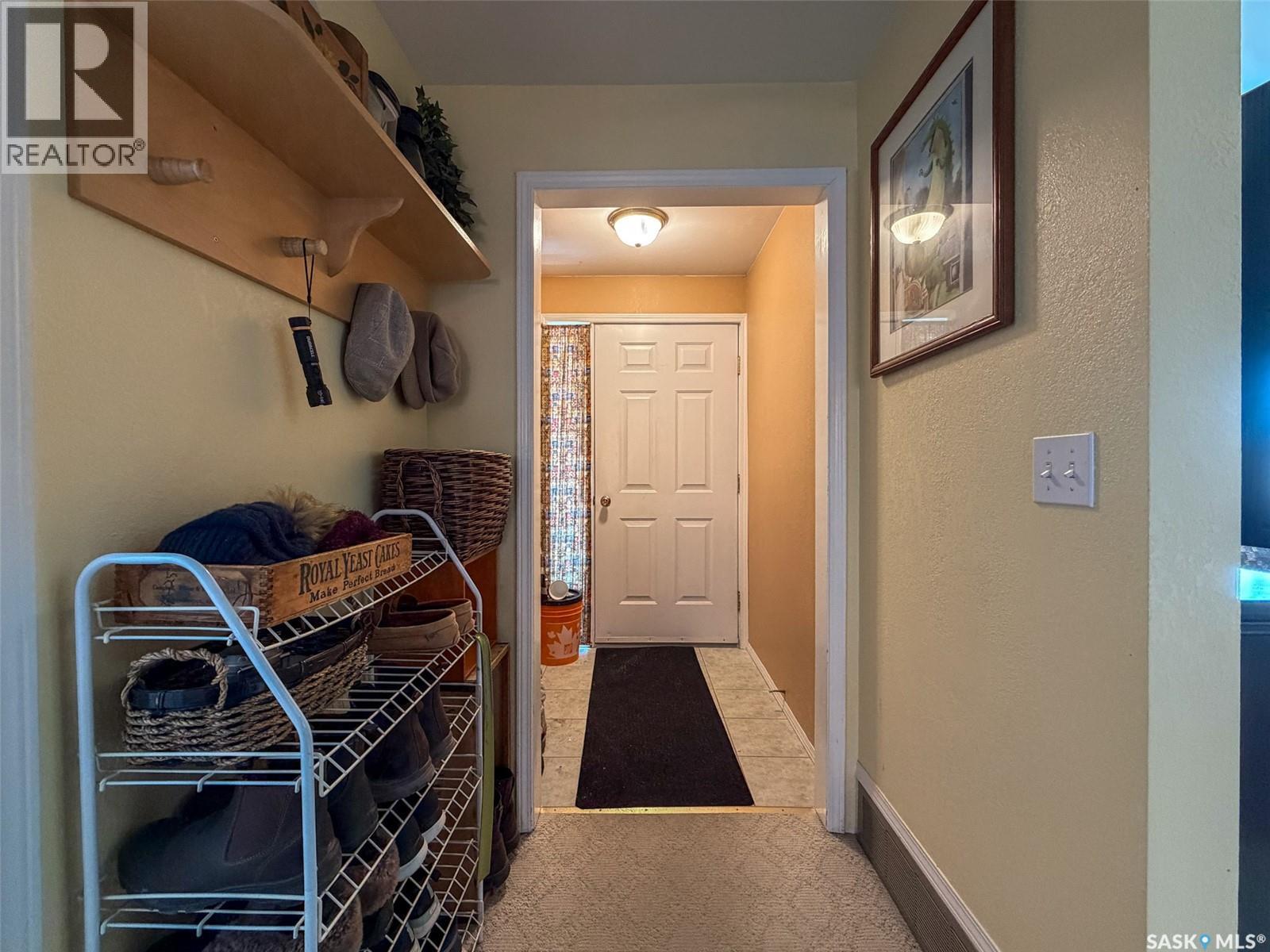 118 Cedar Avenue N, Eastend, Saskatchewan  S0N 0T0 - Photo 3 - SK032219