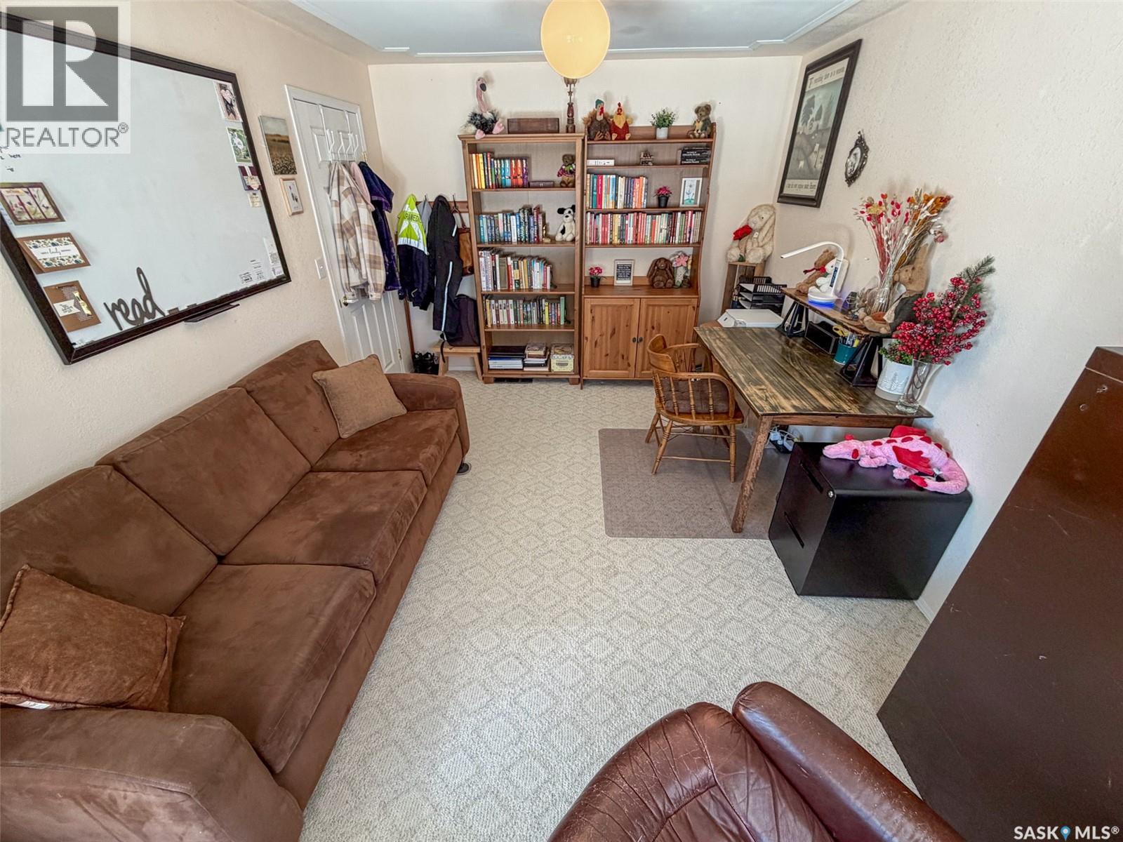 118 Cedar Avenue N, Eastend, Saskatchewan  S0N 0T0 - Photo 24 - SK032219