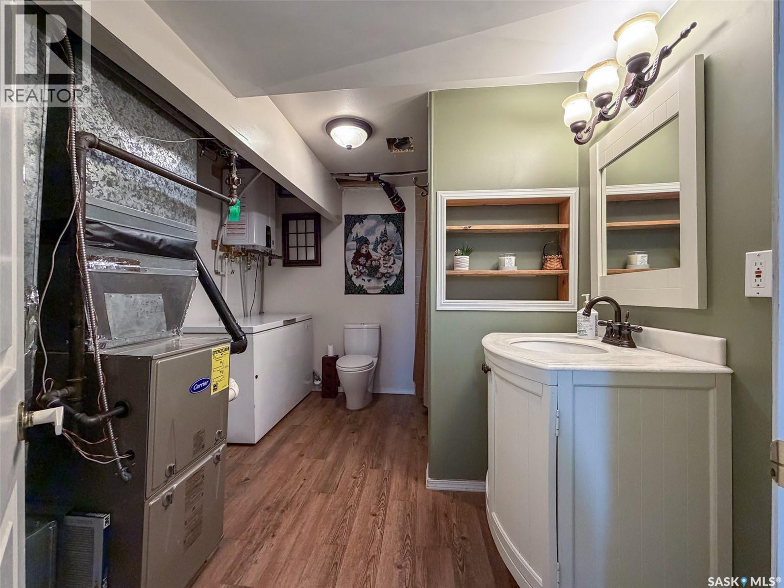 118 Cedar Avenue N, Eastend, Saskatchewan  S0N 0T0 - Photo 34 - SK032219