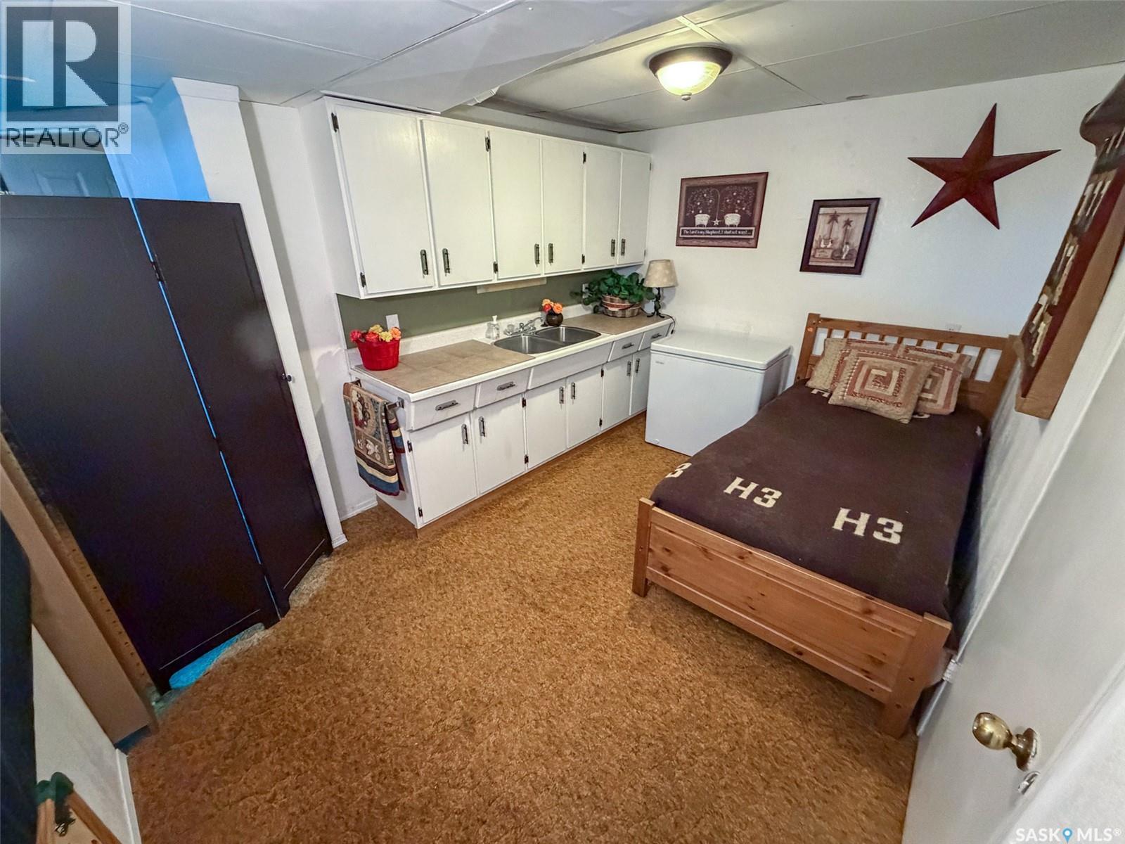 118 Cedar Avenue N, Eastend, Saskatchewan  S0N 0T0 - Photo 36 - SK032219