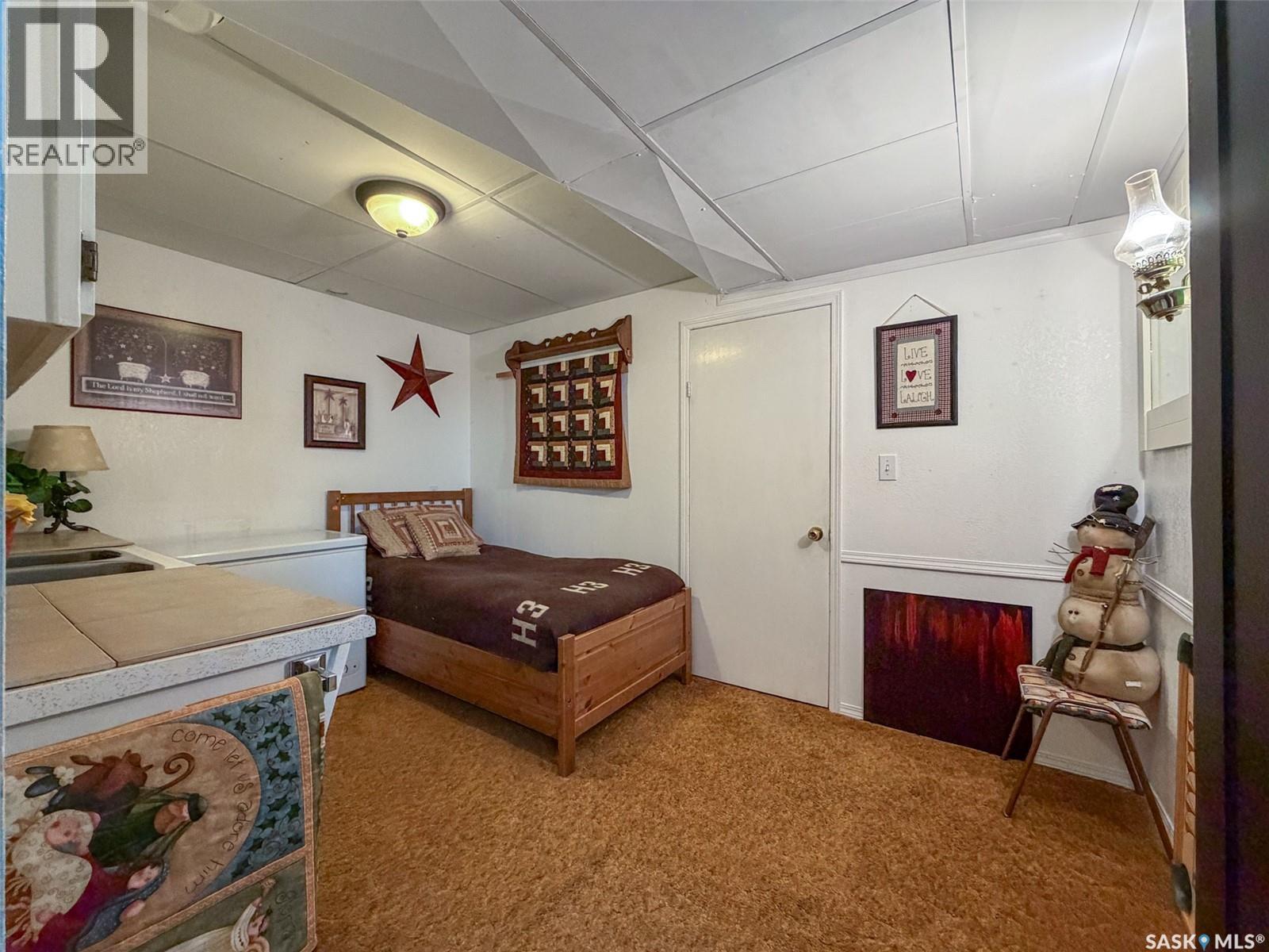 118 Cedar Avenue N, Eastend, Saskatchewan  S0N 0T0 - Photo 37 - SK032219