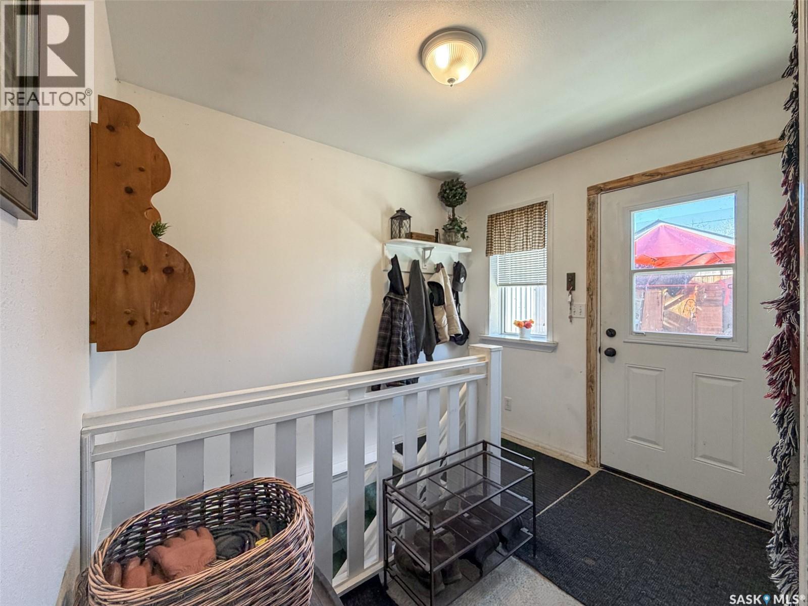 118 Cedar Avenue N, Eastend, Saskatchewan  S0N 0T0 - Photo 38 - SK032219