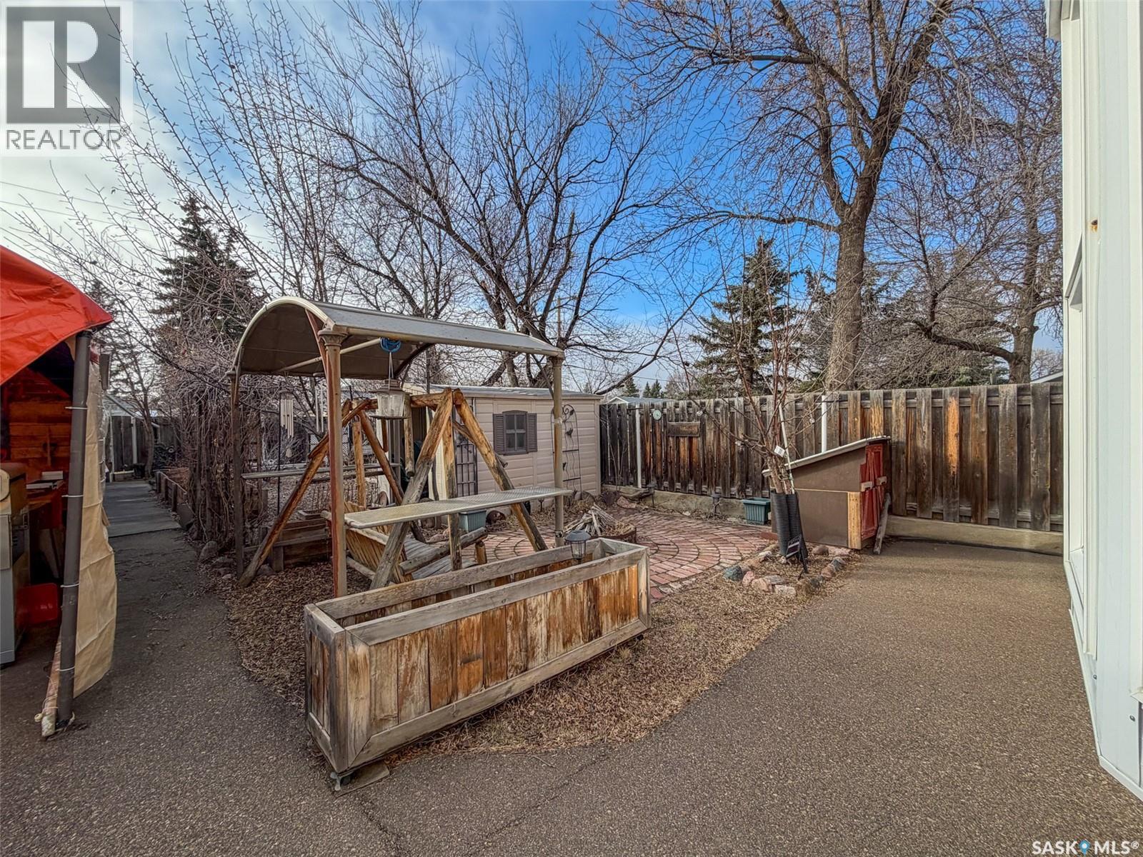 118 Cedar Avenue N, Eastend, Saskatchewan  S0N 0T0 - Photo 41 - SK032219