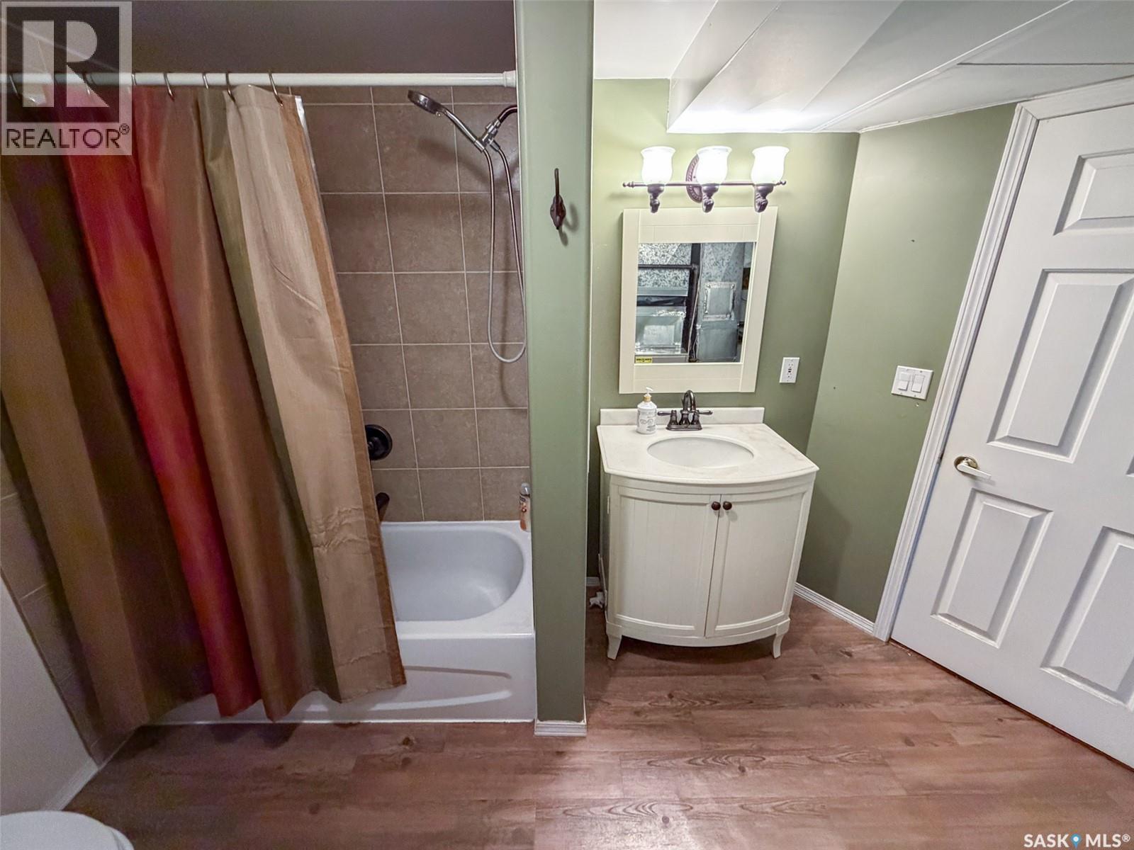 118 Cedar Avenue N, Eastend, Saskatchewan  S0N 0T0 - Photo 33 - SK032219