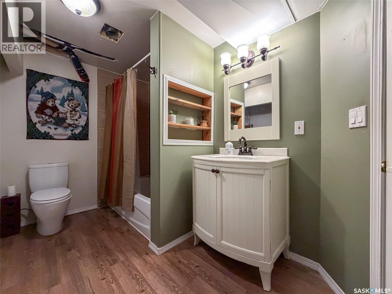 118 Cedar Avenue N, Eastend, Saskatchewan  S0N 0T0 - Photo 32 - SK032219