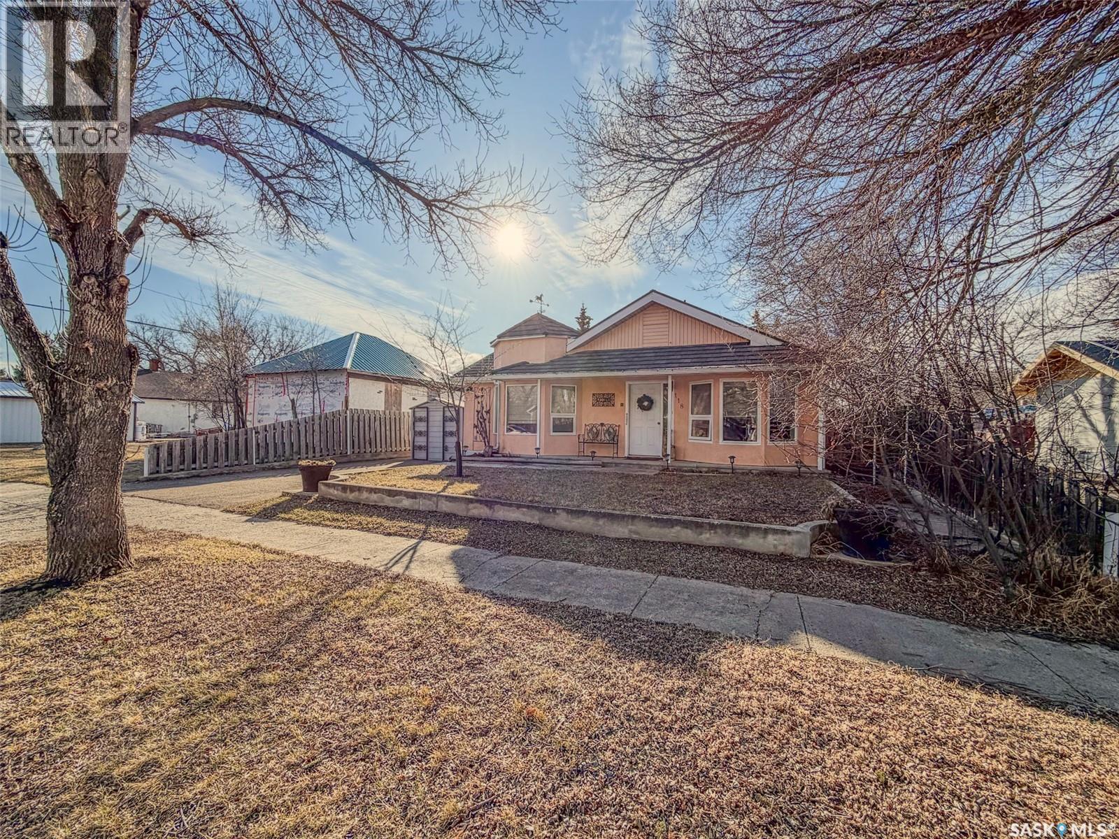 118 Cedar Avenue N, Eastend, Saskatchewan  S0N 0T0 - Photo 49 - SK032219