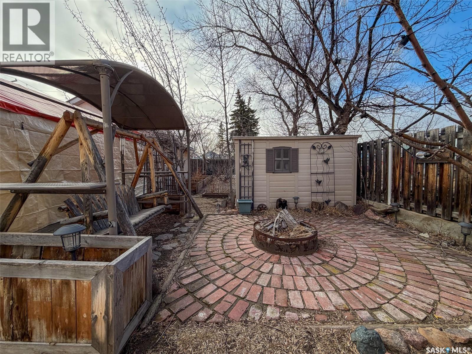 118 Cedar Avenue N, Eastend, Saskatchewan  S0N 0T0 - Photo 42 - SK032219