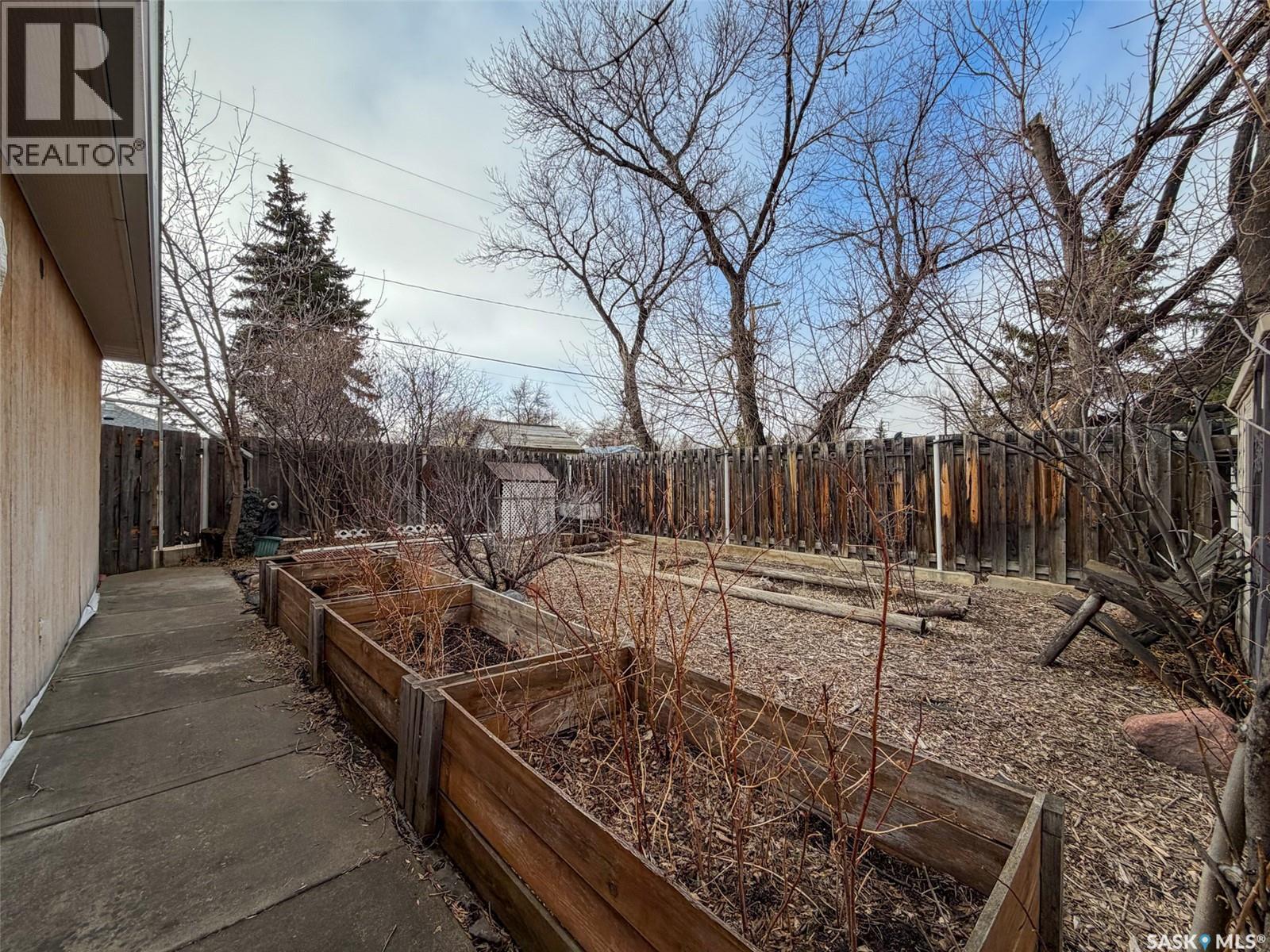 118 Cedar Avenue N, Eastend, Saskatchewan  S0N 0T0 - Photo 45 - SK032219