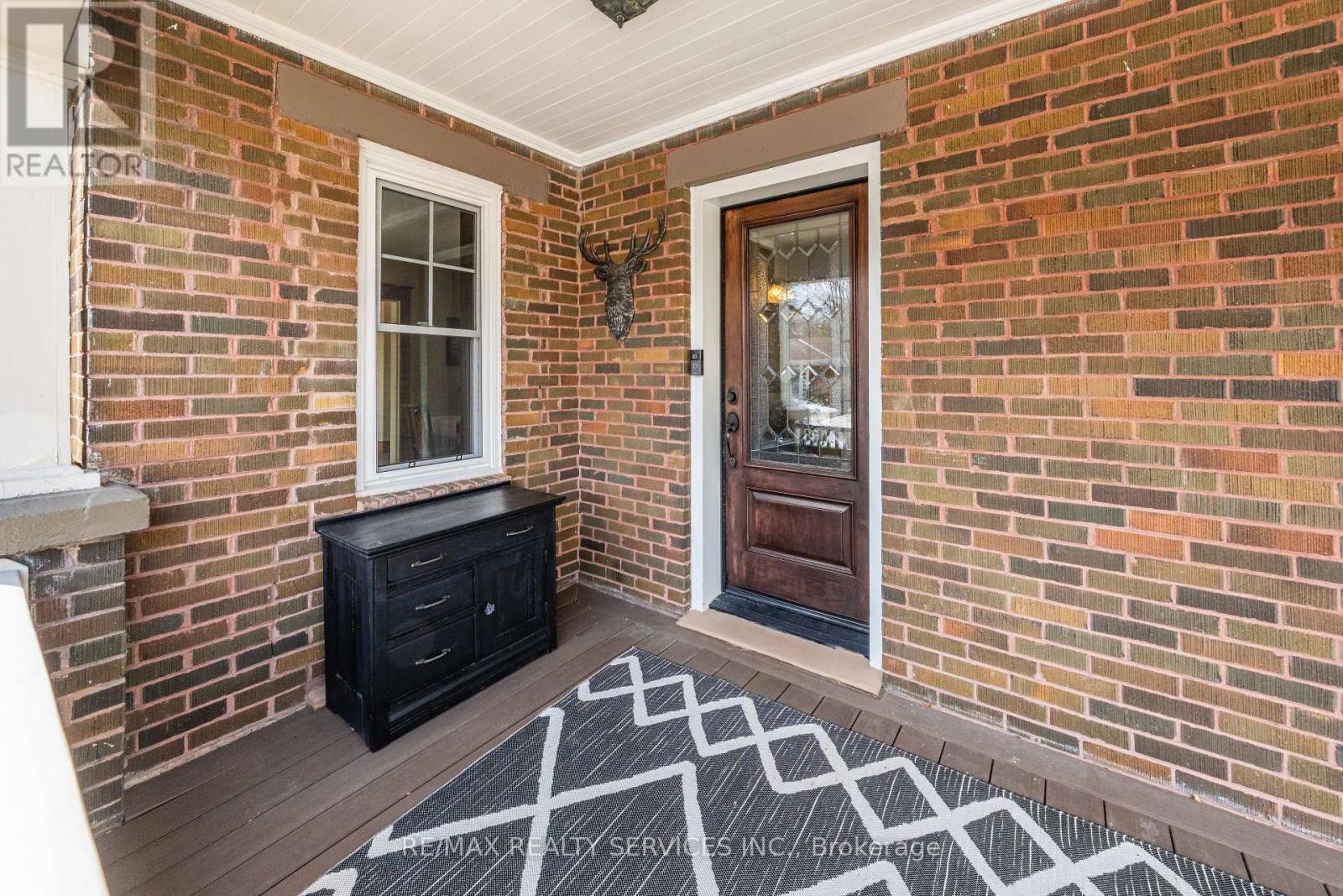 2 Maple Avenue, Caledon, Ontario  L7C 1K5 - Photo 4 - W12944958