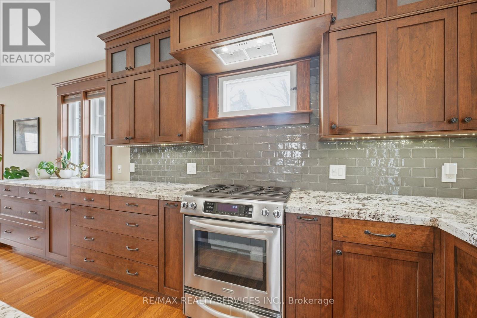 2 Maple Avenue, Caledon, Ontario  L7C 1K5 - Photo 15 - W12944958