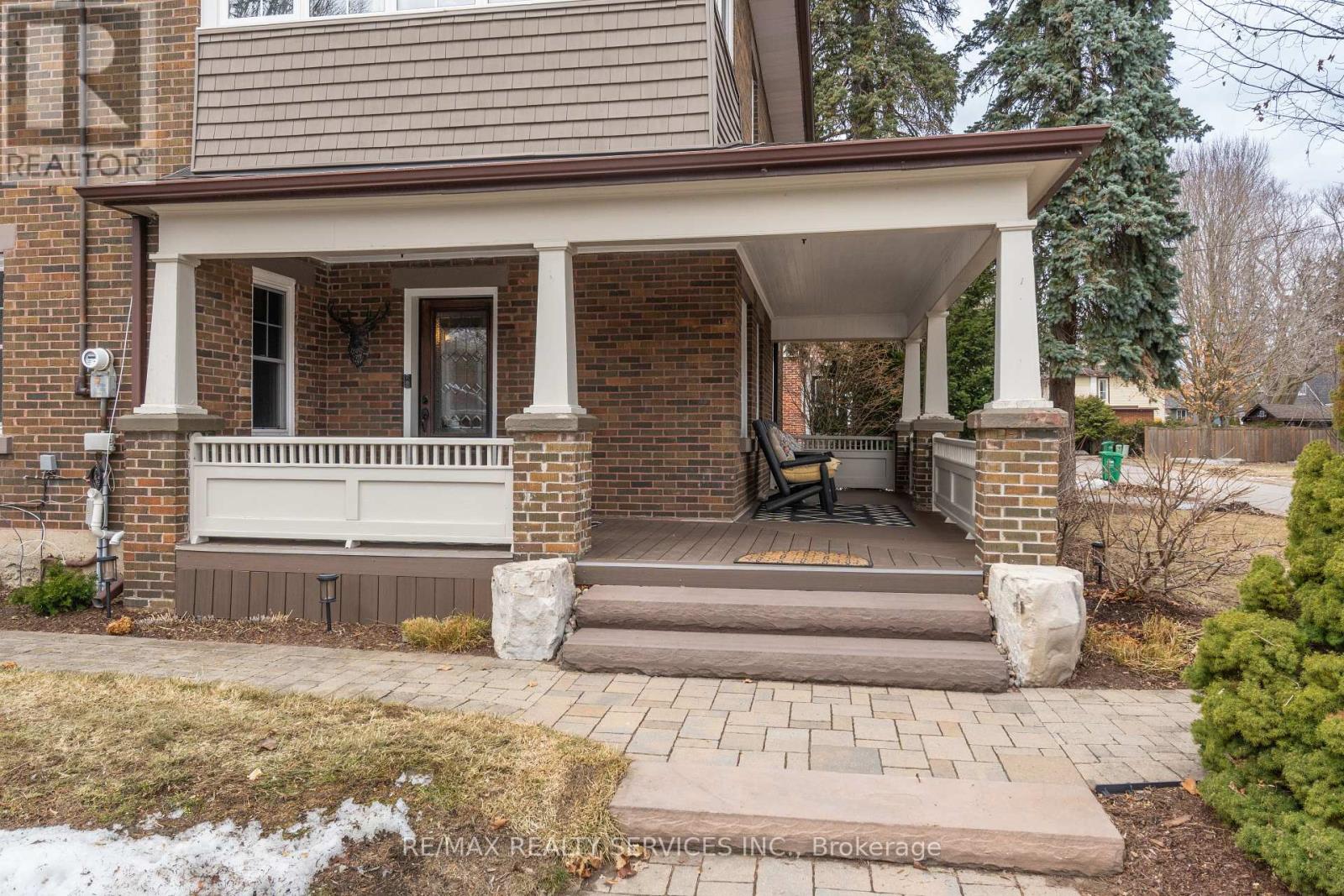 2 Maple Avenue, Caledon, Ontario  L7C 1K5 - Photo 3 - W12944958