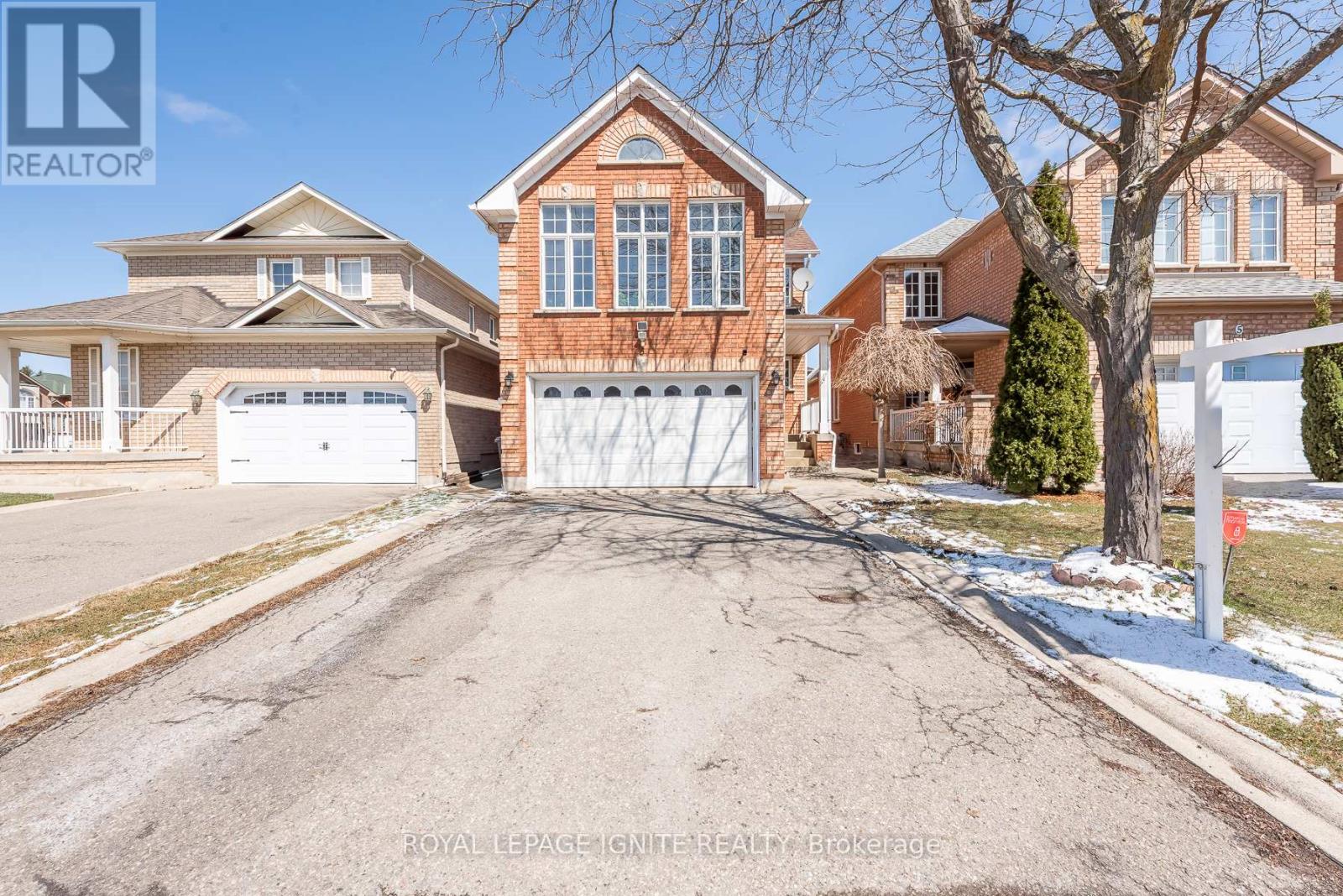 3 Todmorden Drive, Brampton, Ontario  L7A 1M5 - Photo 2 - W12952868