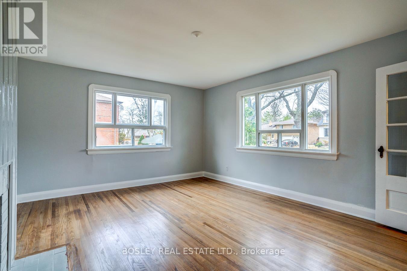 9 Thirty Eighth Street, Toronto, Ontario  M8W 3M1 - Photo 5 - W12967054