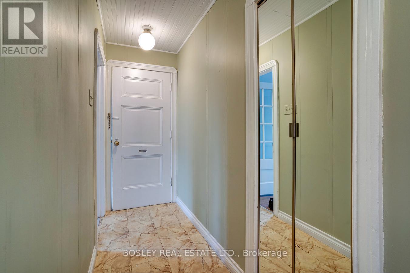 9 Thirty Eighth Street, Toronto, Ontario  M8W 3M1 - Photo 3 - W12967054