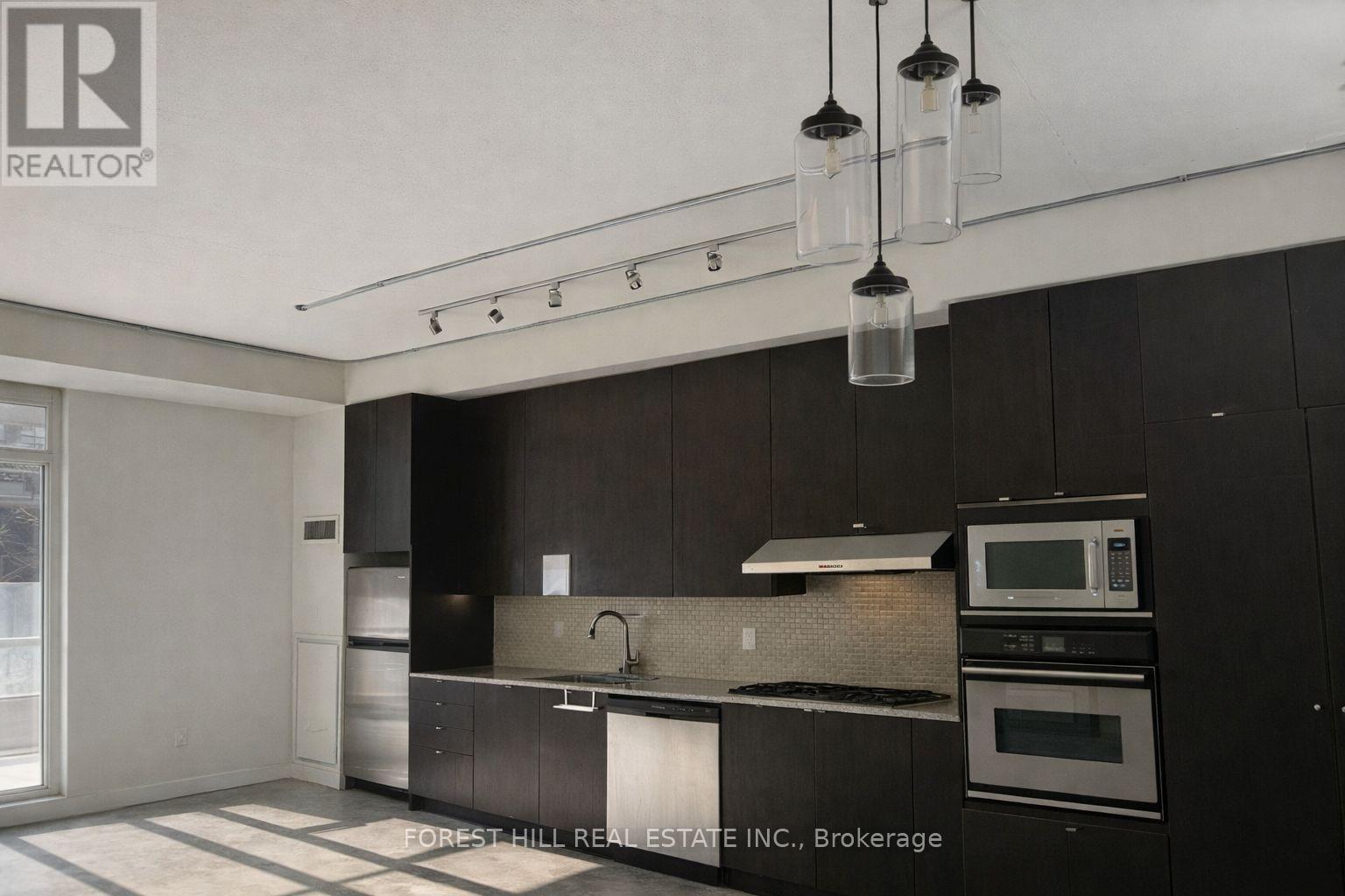 207 - 23 Brant Street, Toronto, Ontario  M5V 2L5 - Photo 2 - C12971258