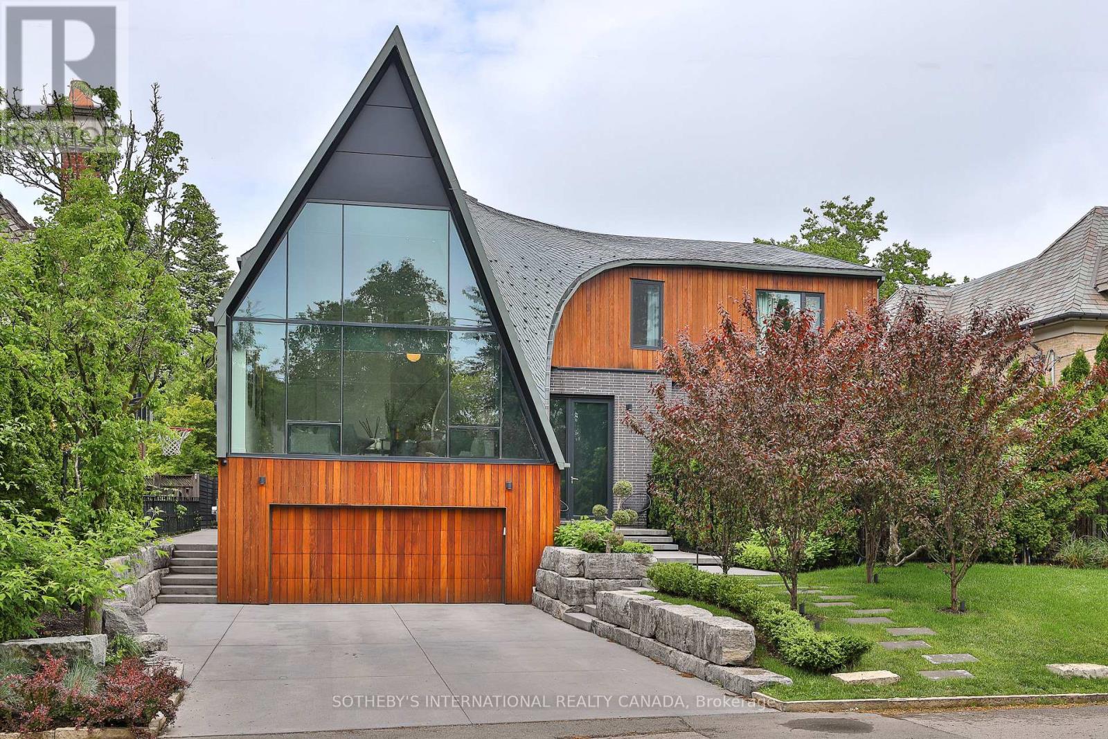 108 Stratford Crescent, Toronto, Ontario  M4N 1C6 - Photo 3 - C12971352