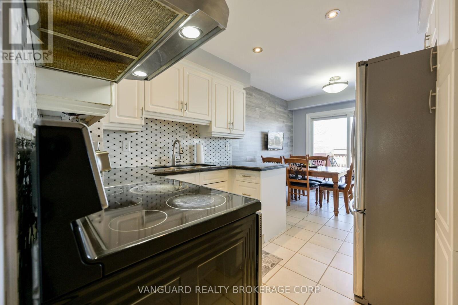 376 Britannia Avenue N, Bradford West Gwillimbury (Bradford), Ontario  L3Z 1A7 - Photo 10 - N12971276